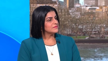 Szigorít a menekültügyi rendszeren az Egyesült Királyság - illusztráció