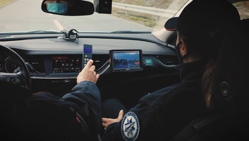 Szigorodtak a közlekedési szabályok Montenegróban: Éjszaka nem vezethetnek a 21 év alattiak - illusztráció