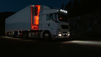 Új uniós vízumstratégia készül, amely megoldhatja a kamionsofőrök helyzetét - illusztráció