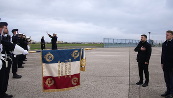 Volodimir Zelenszkij és Emmanuel Macron szándéknyilatkozatot írt alá száz Rafale vadászrepülőgép vásárlásáról - illusztráció