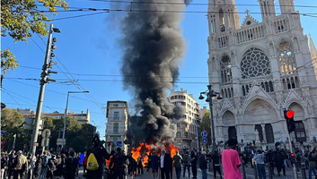 Zavargások törtek ki a francia nagyvárosokban a sárgamellényesek és a középiskolások közös demonstrációin - illusztráció