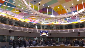 Zelenszkij: Köszönöm az EU-nak, Ukrajna pénzügyi biztonsági garanciát kapott a következő évekre - illusztráció