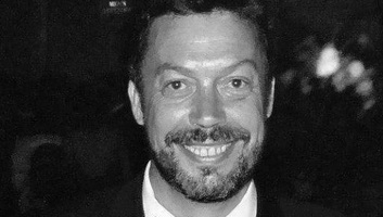 Meghalt Tim Curry, a Rocky Horror Picture Show sztárja - illusztráció