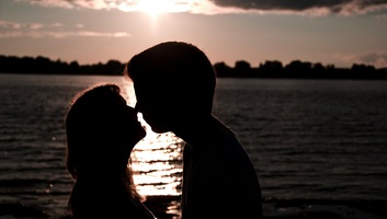 20 millió évvel ezelőtt csattant el az első csók - illusztráció