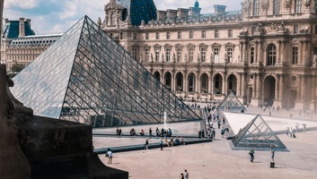 A Louvre jócskán megemeli jegyárait az EU-n kívüliek számára - illusztráció