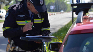 A forgalommal szemben hajtott az autópályán, feljelentést tettek ellene - illusztráció
