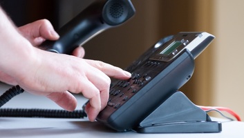 Az egyre gyakoribbak a telefonos csalásokra figyelmeztet a belügyminisztérium - illusztráció