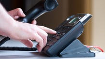 Az egyre gyakoribbak a telefonos csalásokra figyelmeztet a belügyminisztérium - illusztráció