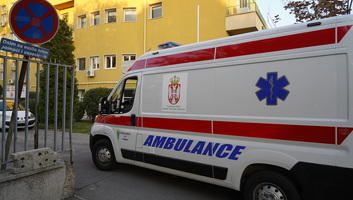Az orvost megfenyegette, a rendőrt pedig megharapta egy idős nő - illusztráció