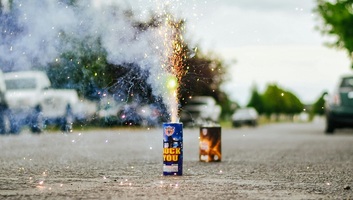 Egy pillanat is elég: A Batut figyelmeztet a petárdák kockázataira - illusztráció