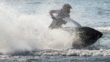 Jet skivel hajtott át az edzőn, most fel is jelentené: Képtelenség a Temesen kajakozó gyerekek ügyében - illusztráció