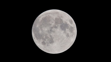Kínai tudósok vízben gazdag, ritka meteoritdarabokat találtak a Holdon - illusztráció