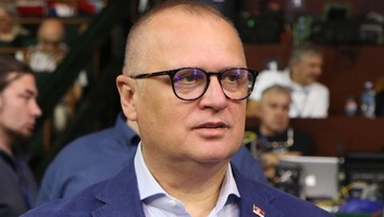 Meghosszabbították Vesić és a többi vádlott házi őrizetét - illusztráció