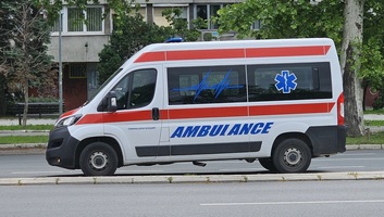 Megkéseltek egy fiatalt egy iskola előtt Rakovicán - illusztráció