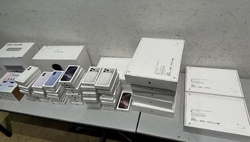 Mobiltelefonokat és virtuális szemüvegek próbáltak meg átcsempészni Horgosnál - illusztráció