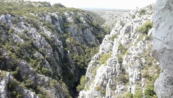 Tíz órán át lóghatott fejjel lefelé egy férfi egy horvátországi kanyonban - illusztráció