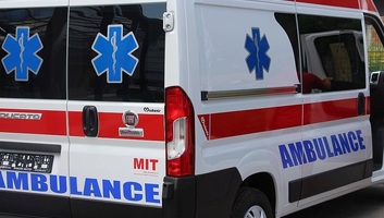 Tragikus baleset az autópályán Újvidék közelében – egy gyermek meghalt, heten megsérültek - illusztráció