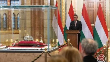 Átvették megbízólevelüket a listán megválasztott országgyűlési képviselők - illusztráció