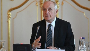 Baka András: Talpra kell állítani Magyarországot - illusztráció