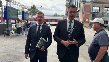 Egy férfi leköpte Magyar Pétert - illusztráció