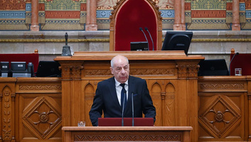 Fidesz: Diktatúrában szokás a köztársasági elnök erőszakos eltávolítása - illusztráció