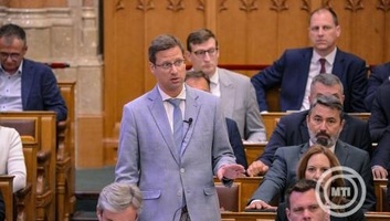 Gulyás Gergely az Országgyűlésben: Be kell fejezni a kollektív sértegetést - illusztráció