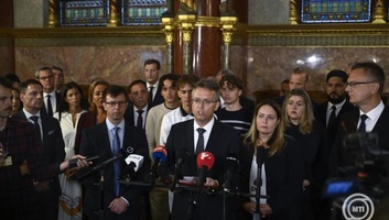 Három mentelmi jogot függesztett fel a parlament, négy kiemelt ügyet vett át az NVVH - illusztráció