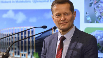 Krausz Ferenc nyílt levelet írt Magyar Péternek: Kéri az Élvonal Alapítvány teljes körű átvilágítását - illusztráció