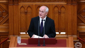 Ma lép államfői hivatalába Baka András - illusztráció