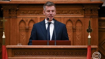 Magyar Péter: A Tisza-kormány a nemzet és nem a miniszterelnök szolgálója lesz - illusztráció