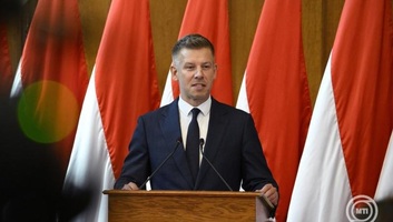 Magyar Péter: A kormány december végéig meghosszabbítja a tömeges bevándorlás okozta válsághelyzetet - illusztráció