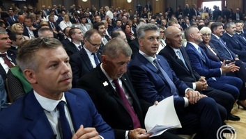Magyar Péter: A kormány konstruktív szereplő az EU-ban, de a nemzeti érdekeket továbbra is kiemelten képviseli - illusztráció