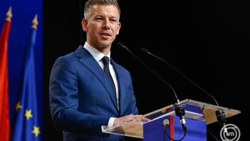 Magyar Péter: Áder János alapítványa eddig 18,3 milliárd forintot kapott - illusztráció