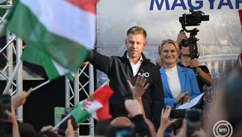 Magyar Péter: Az NKA-ügy a fideszes képviselők mandátumát is megkérdőjelezi - illusztráció