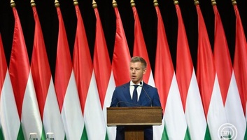 Magyar Péter: Az állam évtizedeken át megszegte a gyermekvédelemben élőknek tett ígéretét - illusztráció