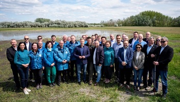 Magyar Péter Marispusztán egyeztetett az aszályhelyzet megoldási lehetőségeiről - illusztráció