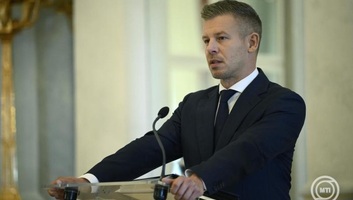 Magyar Péter arra a kérte a frakcióvezetőket, hogy akadályozzák meg a dezinformációk terjesztését - illusztráció