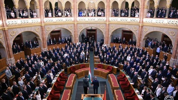 Magyar Péter elítélte a Mi Hazánk kivonulását az Országgyűlés alakuló üléséről - illusztráció