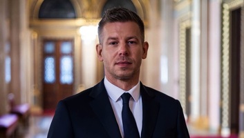 Magyar Péter és Andrej Babiš négyszemközti tárgyalásával kezdődik az első cseh-magyar kormányülés Prágában - illusztráció