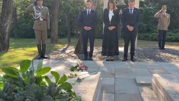 Magyar Péter és a kormány Nagy Imrére és mártírtásaira emlékezett az Új köztemető 301-es parcellájában - illusztráció