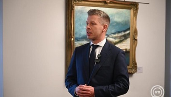 Magyar Péter személyesen mutatta meg a sajtónak a Karmelita kolostor épületét - illusztráció