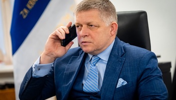 Magyar Péter telefonon egyeztetett Robert Fico szlovák miniszterelnökkel - illusztráció