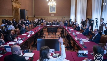 Megalakul az új kormány, ülést tart a parlament, esküt tesznek a miniszterek - illusztráció