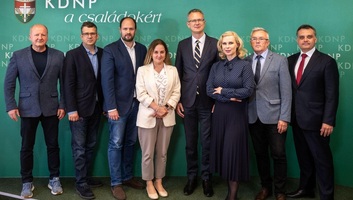 Megalakult a KDNP parlamenti frakciója, vezetőjének Rétvári Bencét választották - illusztráció