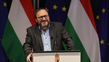Mindhárom nagy hitelminősítő változatlanul hagyta Magyarország besorolását – közölte a pénzügyminiszter - illusztráció