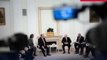 Orbán Viktor: Magyarország két fő cél érdekében kamatoztatta kapcsolatait az elmúlt napokban - illusztráció