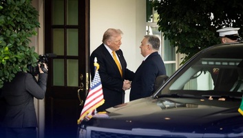 Orbán a Fehér Házban: Magyarország teljes mentességet kapott az energiaszankciók alól (Frissült) - illusztráció