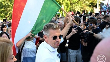 Országjárásra indult Magyar Péter - illusztráció