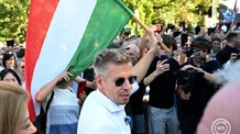 Országjárásra indult Magyar Péter - illusztráció