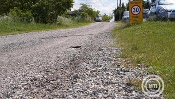 Pályázatot ír ki a kormány az azbeszttel szennyezett települések megsegítésére - illusztráció